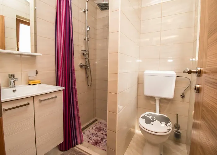 ゲストハウス Place ロヴィニ