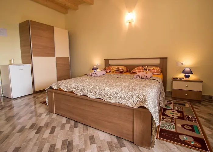 Place ゲストハウス ロヴィニ